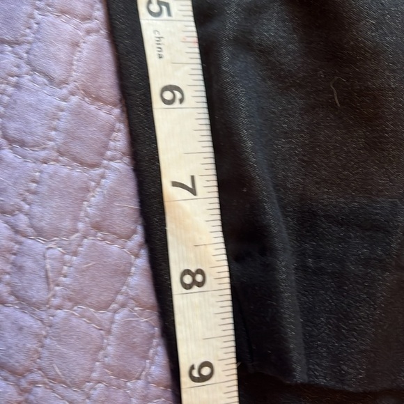 Jennifer & Grace Women’s Size 6 Lightweight black denim-look shorts 9 in… - Picture 3 of 3